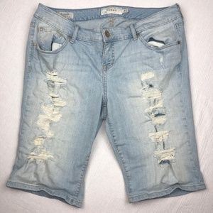 ❄️SALE❄️[Torrid] Distressed Boyfriend Jean Shorts